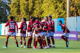 Flamengo vence o Grêmio e conquista a liderança do Brasileirão Feminino