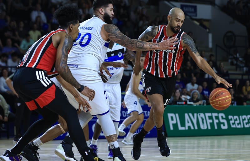 São Paulo abre 1 a 0 sobre o Pinheiros nas quartas do NBB