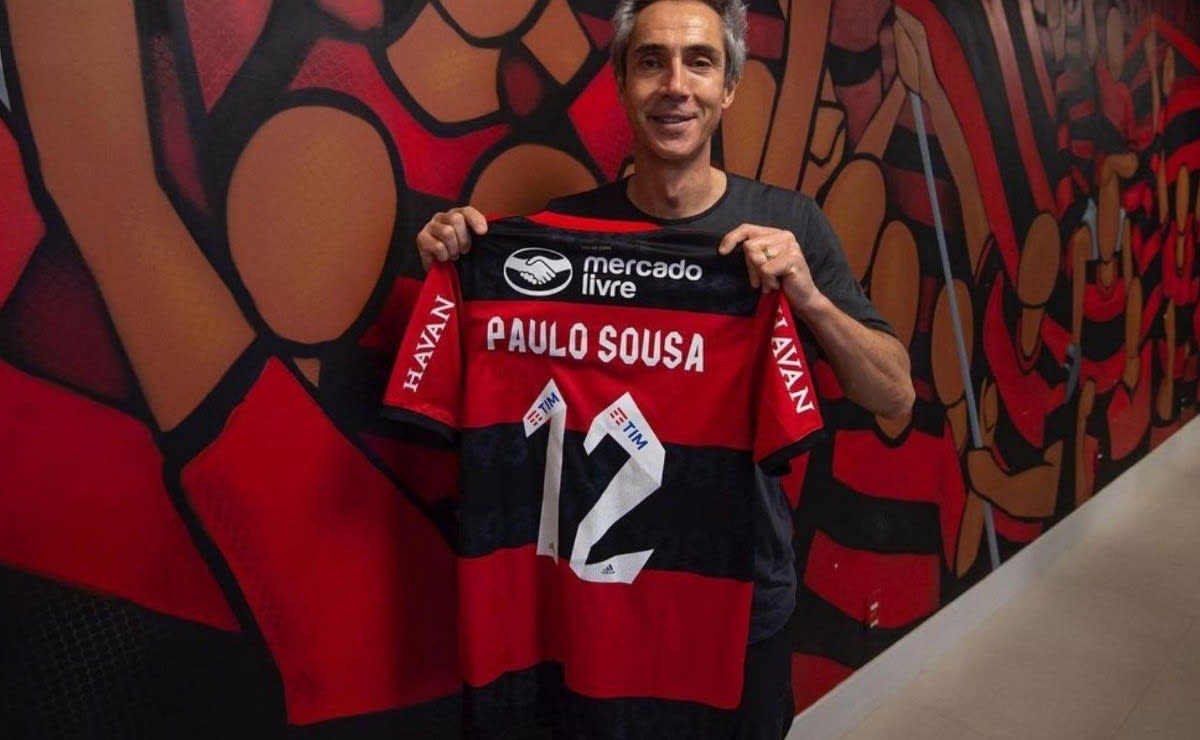 Paulo Sousa traz profissionalismo europeu ao Fla e acerta em rigidez, opina jornalista