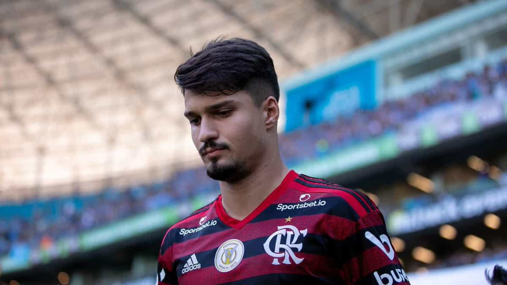 Flamengo encaminha renovação com o zagueiro Thuler