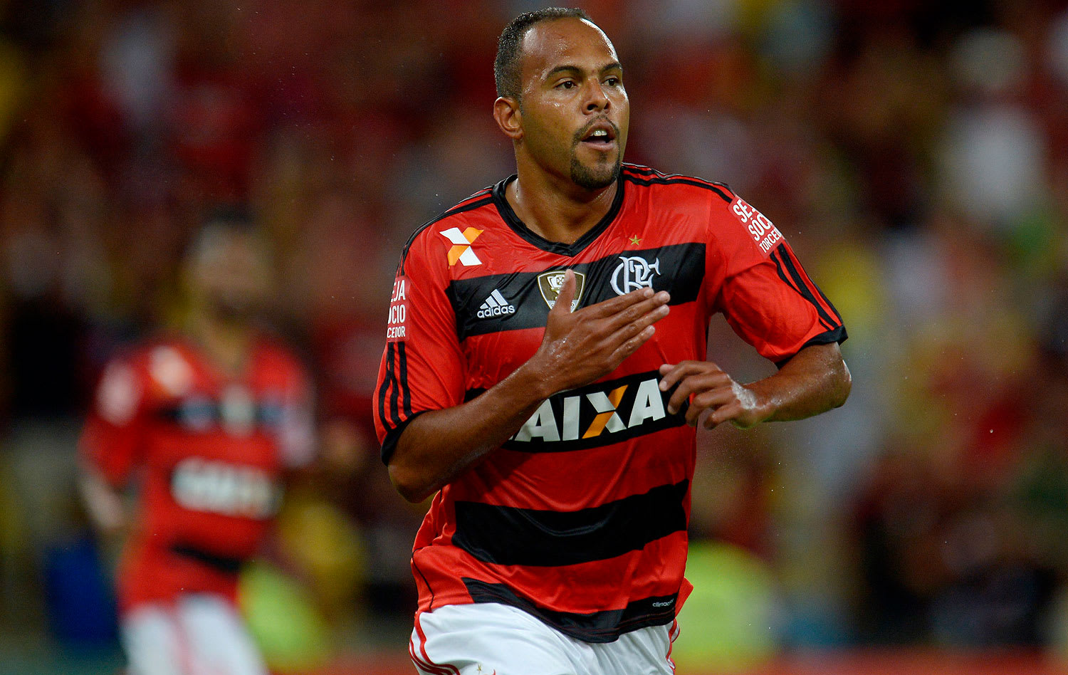 Alecsandro aproveita chances e briga por atenção no ataque do Flamengo