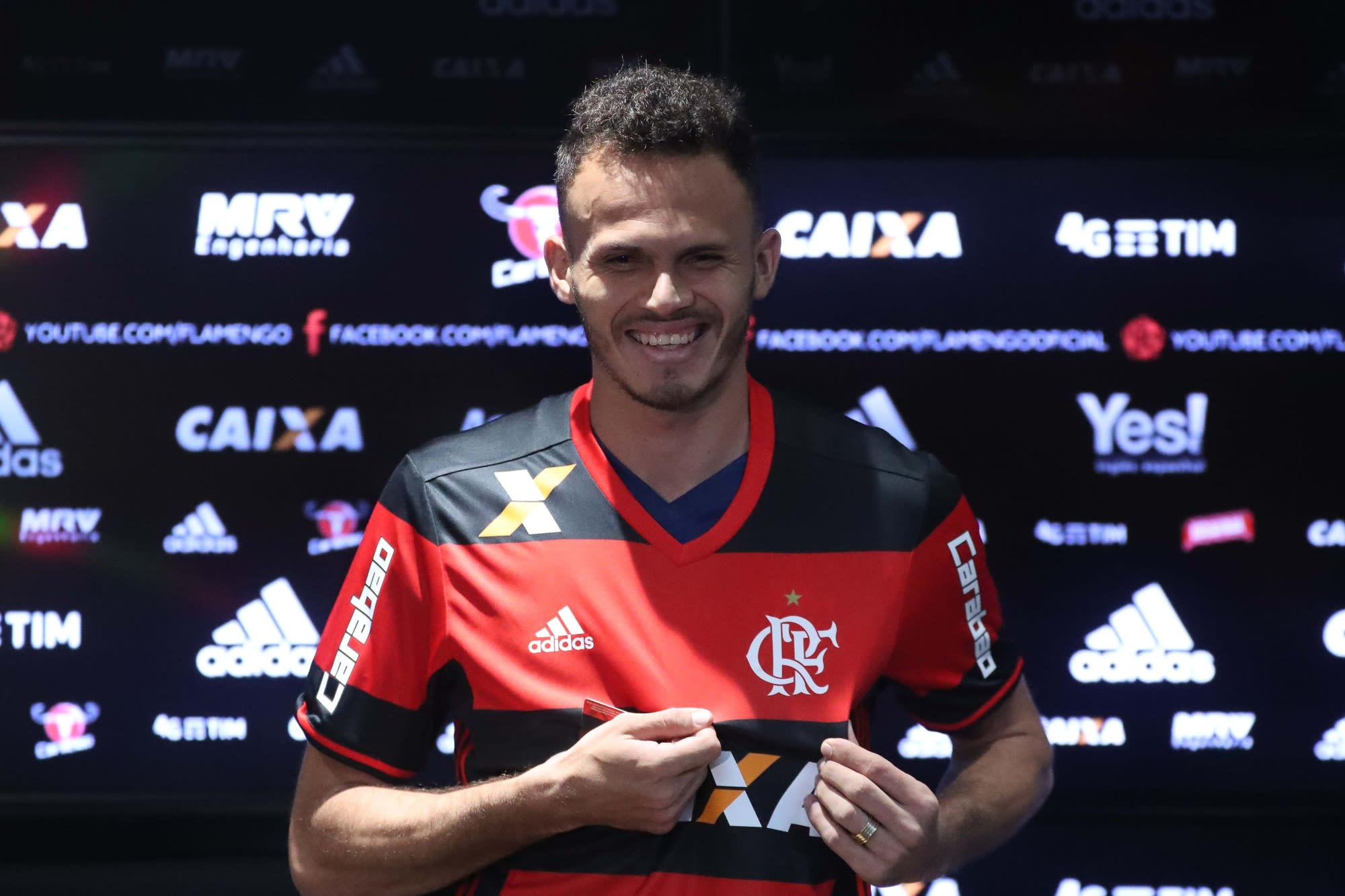 Renê lamenta chances desperdiçadas pelo Flamengo no empate