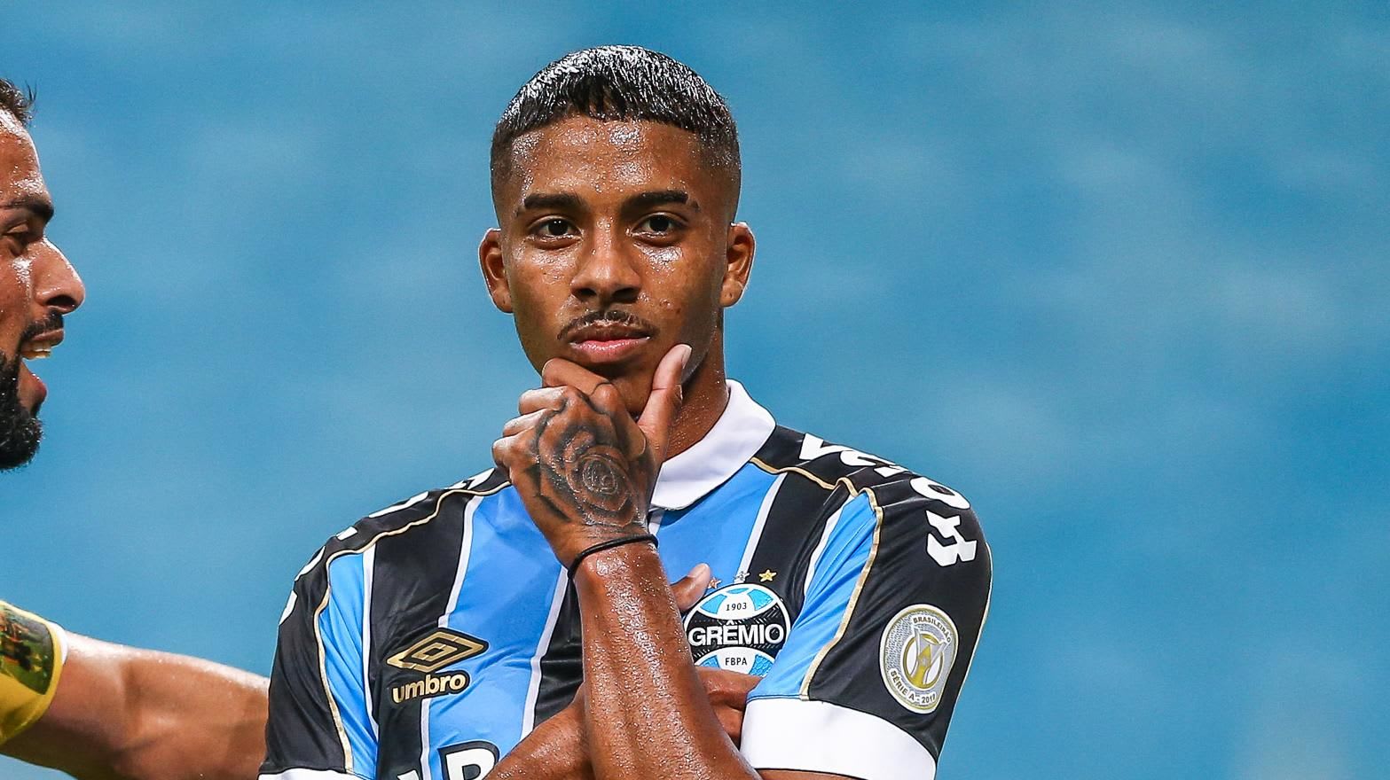 Coritiba acerta a contratação de meia do Grêmio; jogador se