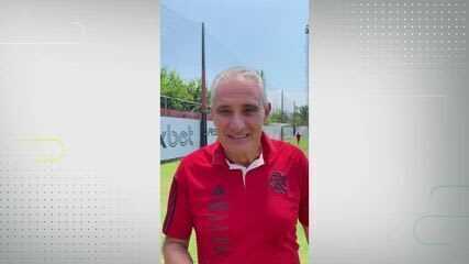 Jogadores do Flamengo treinam em dia de aniversário de 128 anos do clube e fazem homenagem