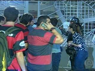 Novo Maracanã registra velhos problemas em dia de clássico