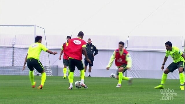 [COPA 2014]Clima de Copa! Coletivo tem falação, golaços, cobrança, jogadas duras...