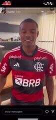 De La Cruz envia mensagem vestido com a camisa do Flamengo; veja vídeo