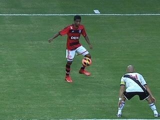 Esforço, bom futebol e aplausos: Cadu ganha pontos com a torcida