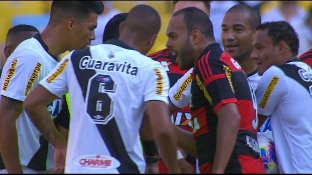 Cadê o vermelho? Arbitragem gera polêmica na semi entre Vasco e Fla