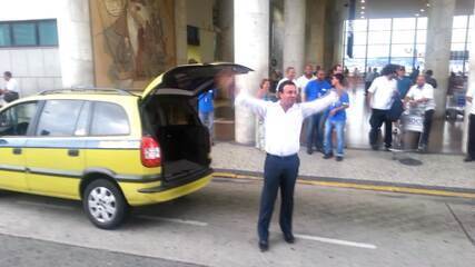 Taxista rubro-negro provoca time do Goiás na chegada ao Rio de Janeiro