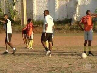 Campeão pelo Atlético e torcedor do Fla, ex-goleiro quer Furacão com taça