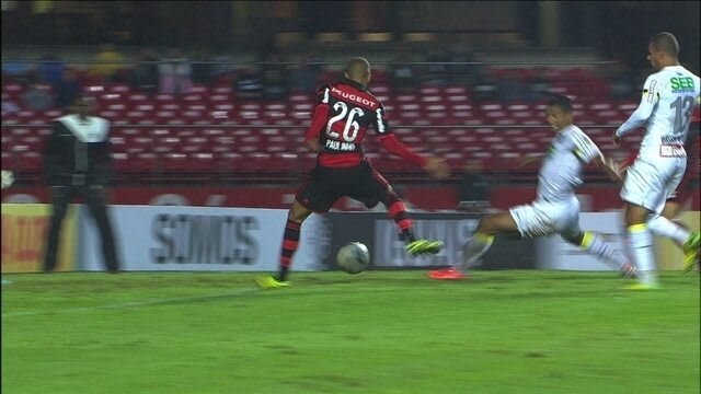 Paulinho reconhece erro no fim: “Um gol perdido, um gol feito”