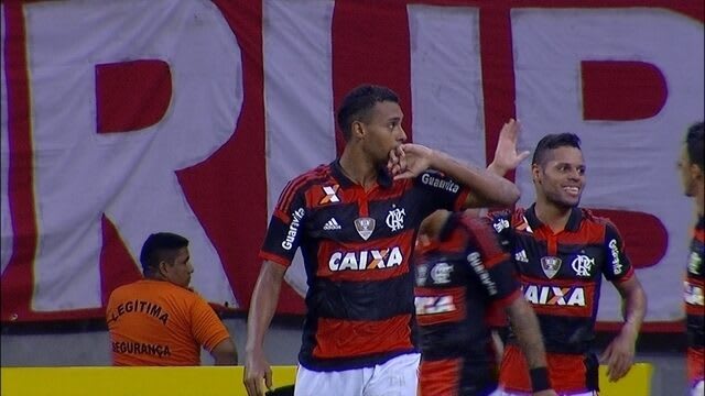 Depois de 13 gols em cinco jogos, defesa do Fla sai de campo zerada