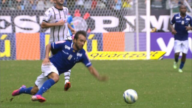 Pacotão do Cruzeiro tem sangue, gol paraguaio e cai-cai de Gabriel Xavier