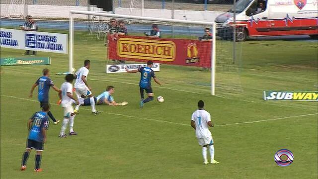 Reforço do Grêmio tem repertório de gols com voleio e bicicleta;