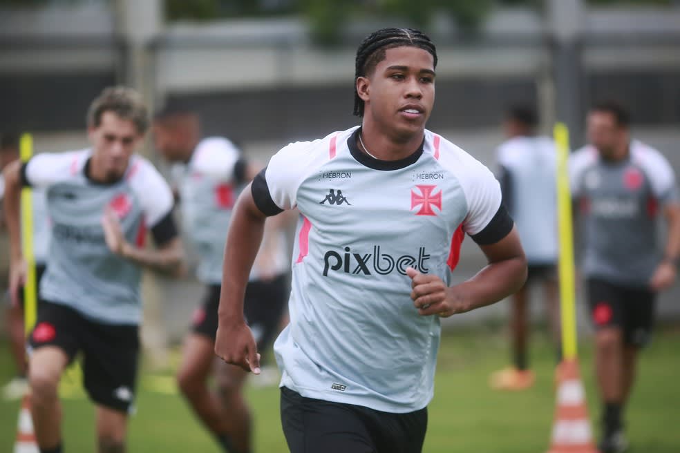 Conheça Matías Rojas: sonho de Botafogo e Textor, e que pode ser grande  desfalque do Racing contra o Flamengo