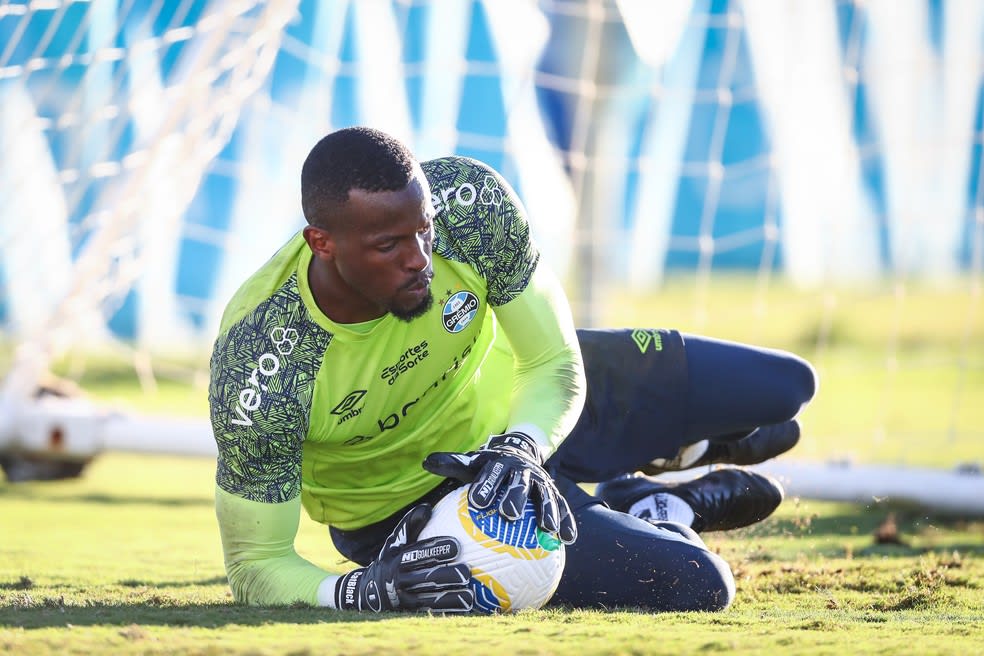 Caíque foi titular do Grêmio na estreia da Copa do Brasil, contra o Operário-PR — Foto: Lucas Uebel/GRêmio FBPA