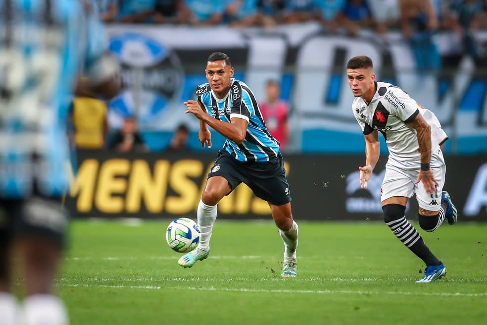 Bruno Alves em campo contra o Vasco — Foto: Lucas Uebel/Divulgação Grêmio