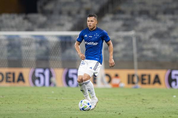 Cruzeiro busca acerto com Marlon para renovação de contrato no futebol.