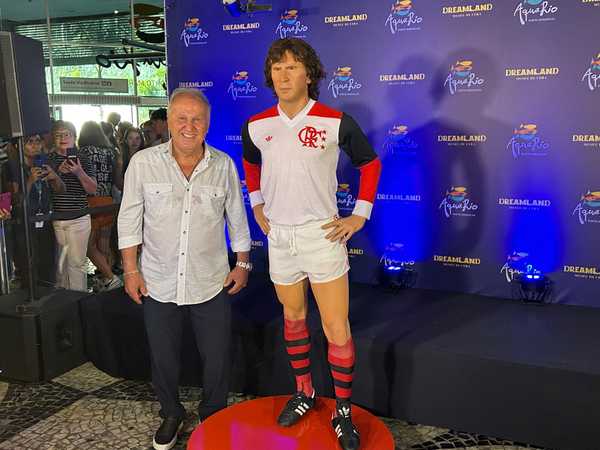 Zico, Ídolo do Flamengo, Recebe Homenagem com Estátua de Cera no Museu