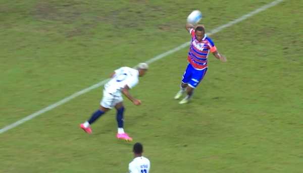 Análise do VAR em possíveis pênaltis entre Fortaleza e Cruzeiro na Arena Castelão.