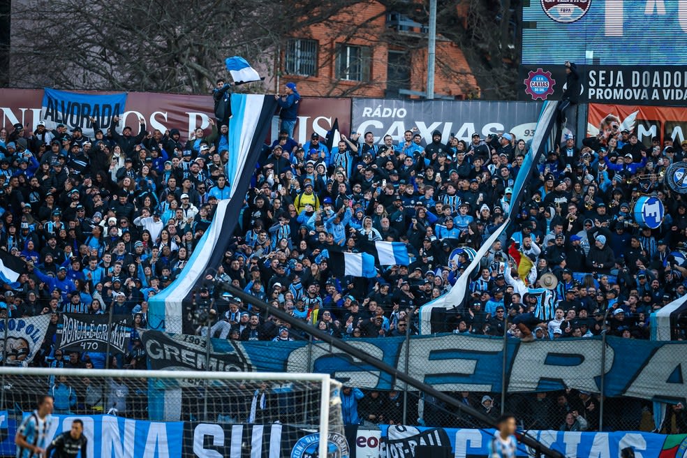 Torcida do Grêmio no Centenário na vitória sobre o Fluminense — Foto: Lucas Uebel/Grêmio FBPA