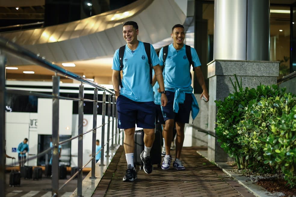 Natã e Gustavo Martins, zagueiros do Grêmio — Foto: Lucas Uebel/Grêmio