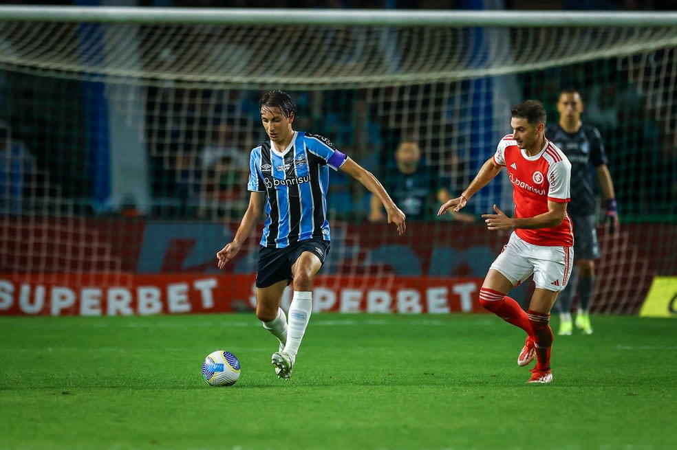 Geromel no Gre-Nal 442, no estádio Couto Pereira — Foto: Lucas Uebel/Grêmio FBPA