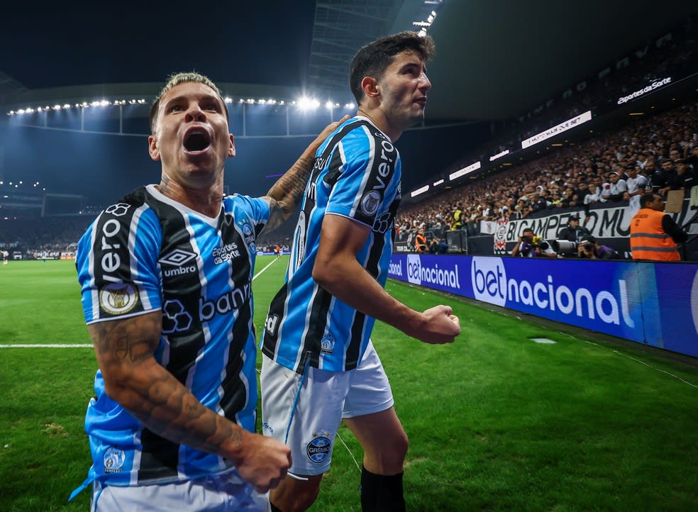 Villasanti marcou o segundo gol do Grêmio contra o Corinthians — Foto: Lucas Uebel/Grêmio FBPA