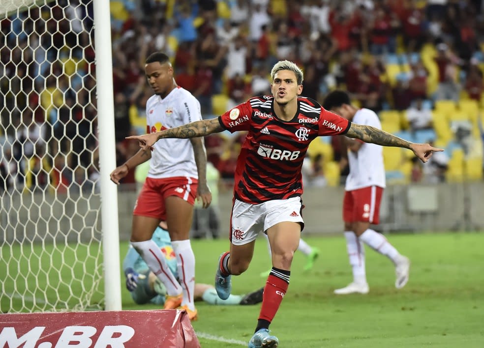 Torcida do Flamengo prepara mosaico para jogo contra o Bragantino, mas  comete gafe no resultado
