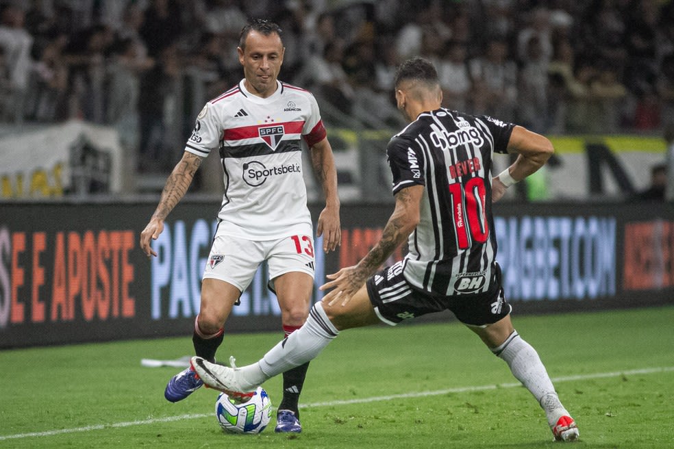 Rafinha - lateral-direito SPFC - Vídeo Dailymotion