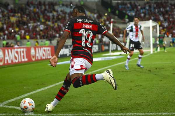 Torcedores montam escalação do Flamengo com Lorran e Bruno Henrique em campo