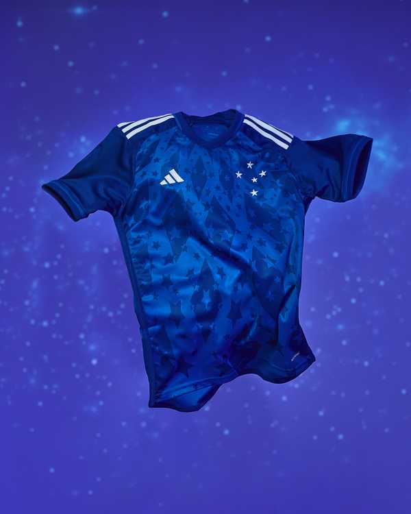 Cruzeiro apresenta nova camisa 2024 em vídeo e fotos exclusivas.