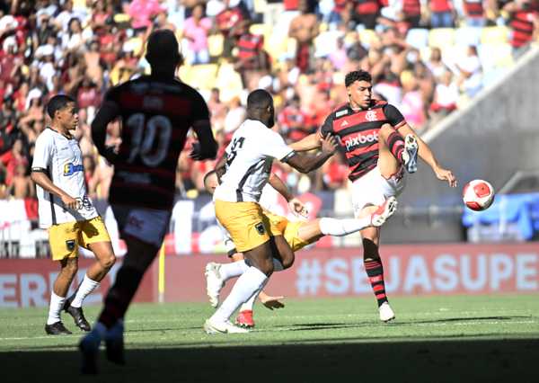 Pedido de desculpas e conversas reaproximam Victor Hugo do gol adversário no Flamengo