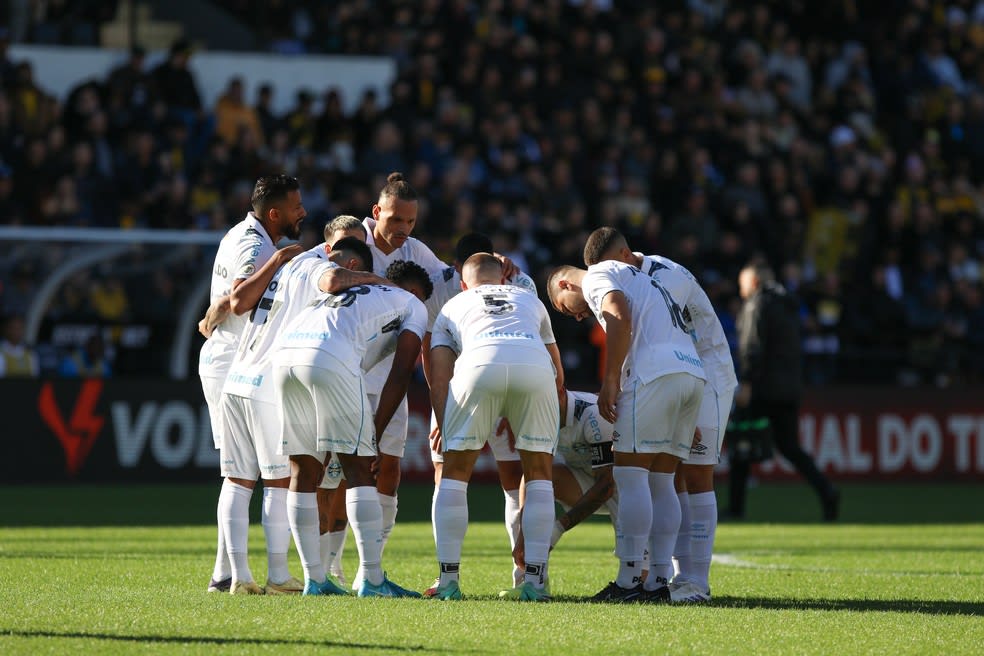 Grêmio antes de jogo com o Criciúma — Foto: Leonardo Hübbe/AGIF