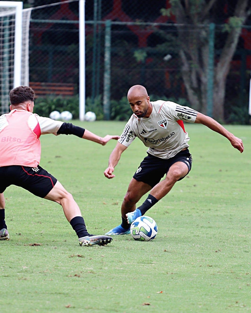 São Paulo conta com o reforço de jovens de Cotia no treino desta segunda