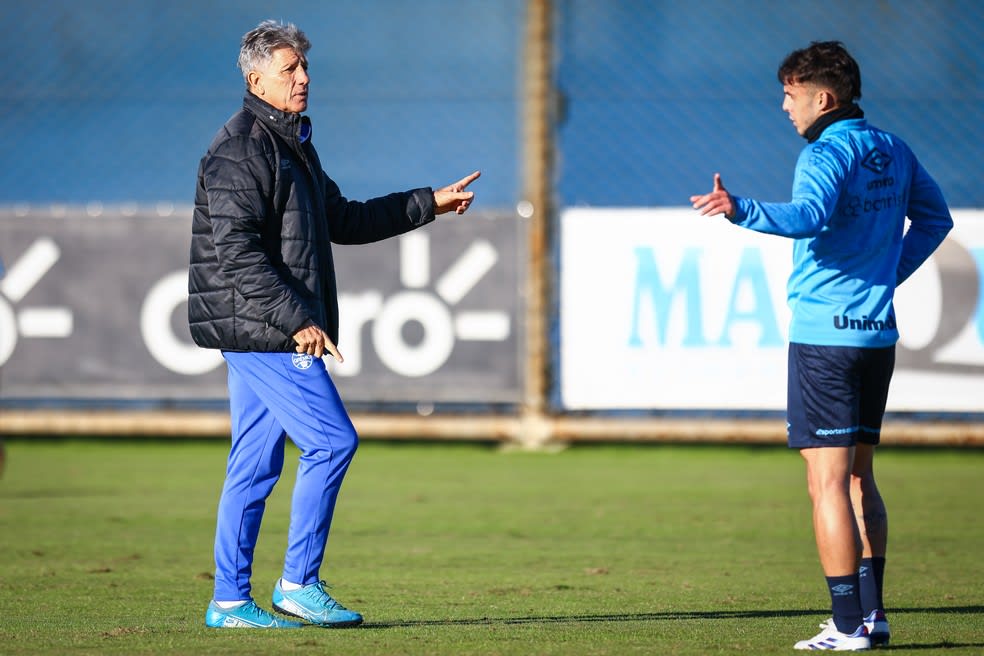 Renato Portaluppi e Carballo em treino do Grêmio — Foto: Lucas Uebel/Grêmio FBPA