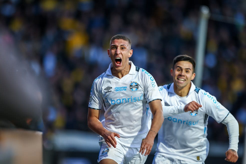 Monsalve comemora gol da vitória do Grêmio sobre o Criciúma — Foto: Lucas Uebel/Grêmio FBPA