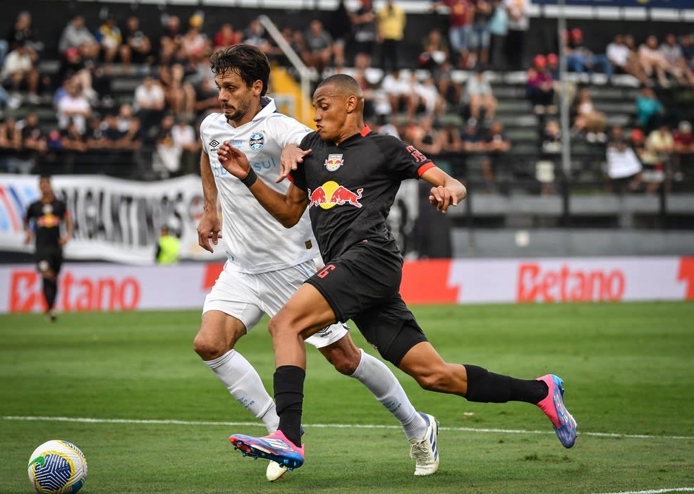 Rodrigo Caio, Grêmio, John John, Bragantino — Foto: Ari Ferreira/Red Bull Bragantino