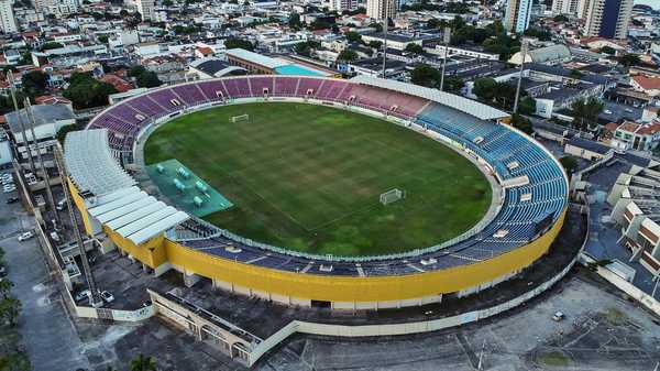 Transmissão ao vivo do clássico Bangu x Flamengo: informações de horário e times escalados