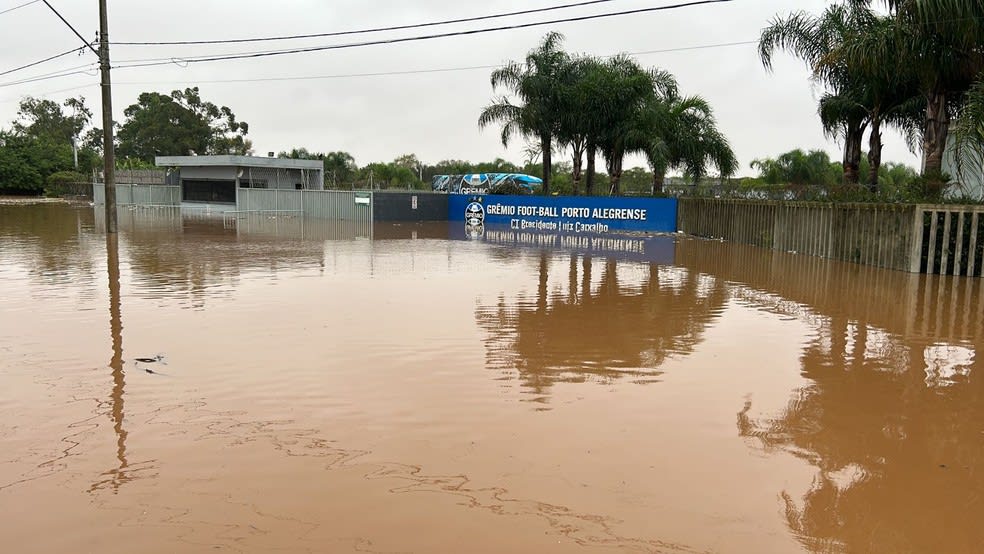 Imagem do CT Luiz Carvalho, do Grêmio, no começo das enchentes no RS, no início de maio — Foto: Rossano Alves/RBS TV