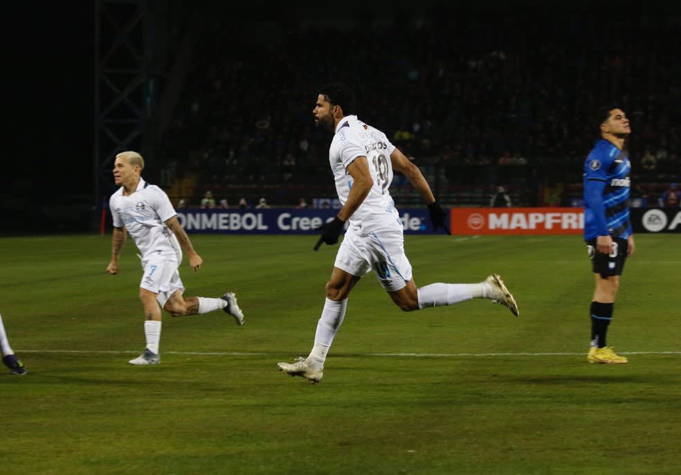 Soteldo e Diego Costa Grêmio