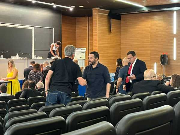 Flamengo e Fluminense dividem participação econômica no Maracanãício.