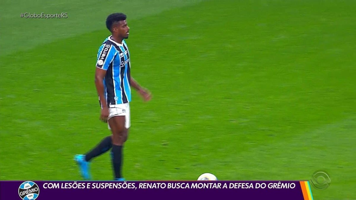 Zaga titular do Grêmio treina com bola e pode retornar contra Bragantino