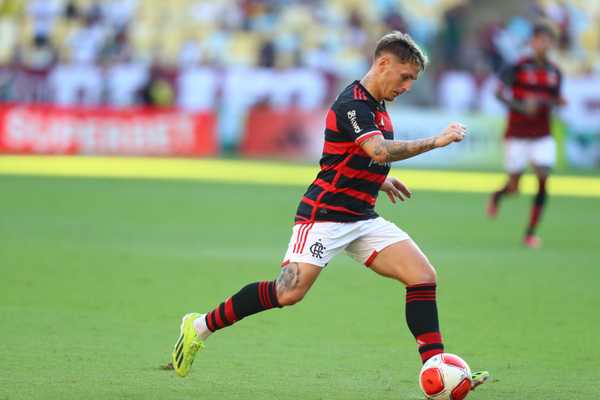 Lateral direita do Flamengo: problema resolvido? Opinião de comentaristas.