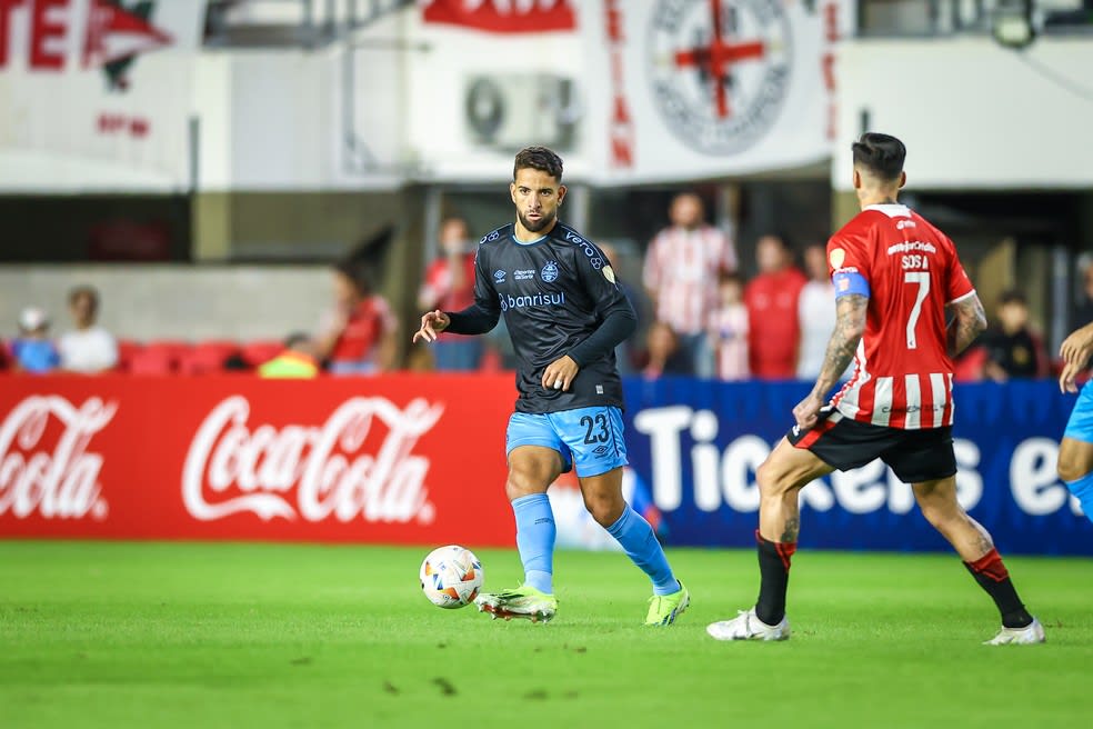 Pepê voltou ao time do Grêmio na vitória sobre o Estudiantes pela Libertadores — Foto: Lucas Uebel/Grêmio