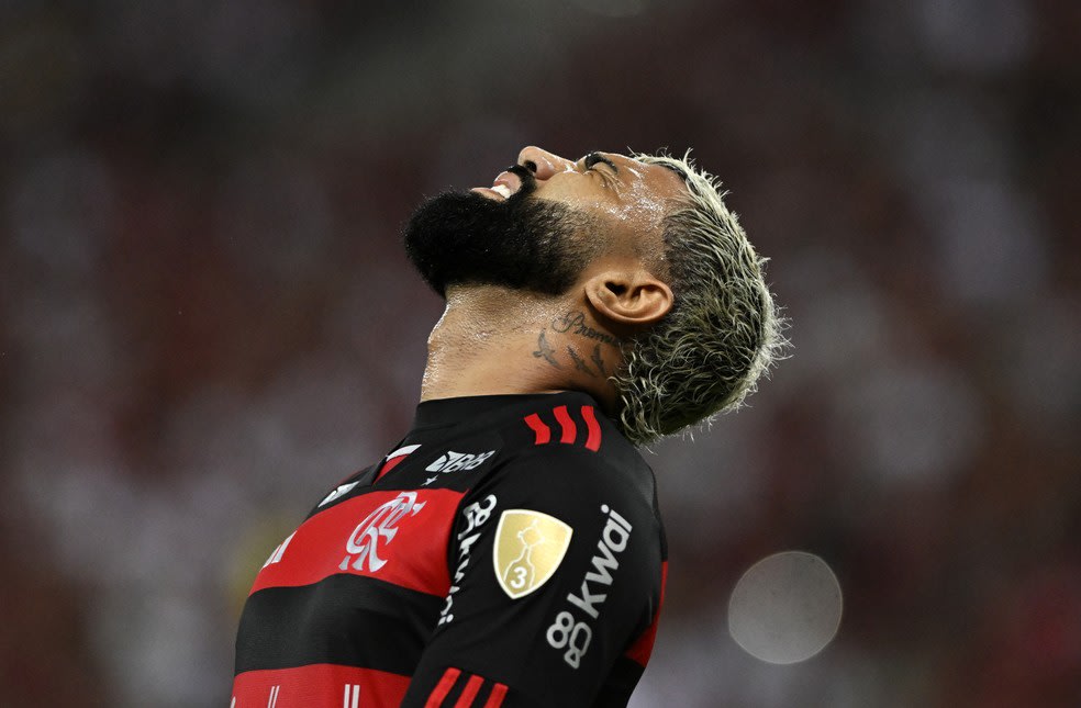 SAI OU FICA? Indecisão do caso Gabigol segue e dirigentes rivais falam sobre o jogador