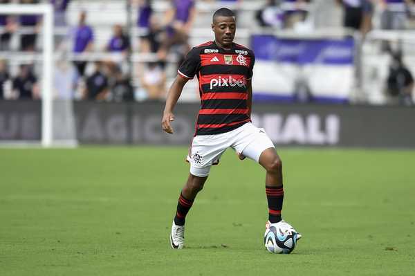 Fevereiro De La Cruz fora de estreia do Flamengo na Libertadores por lesão.