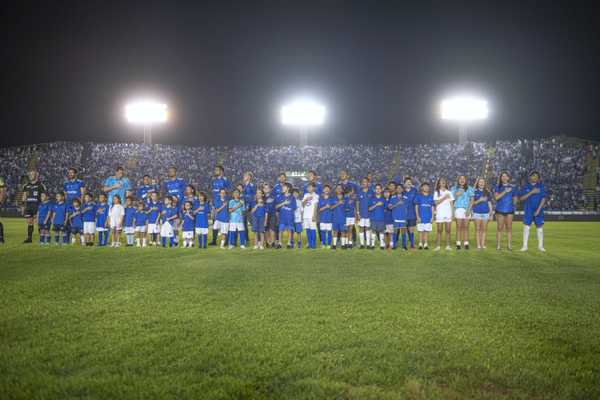 Cruzeiro enfrenta dificuldades e empata sem gols com o Tombense.