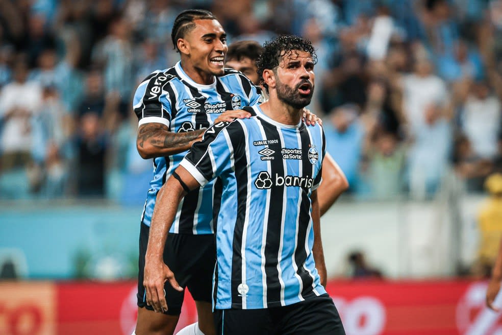 Diego Costa; Du Queiroz; Grêmio; Brasil de Pelotas; Gauchão — Foto: Maxi Franzoi/AGIF